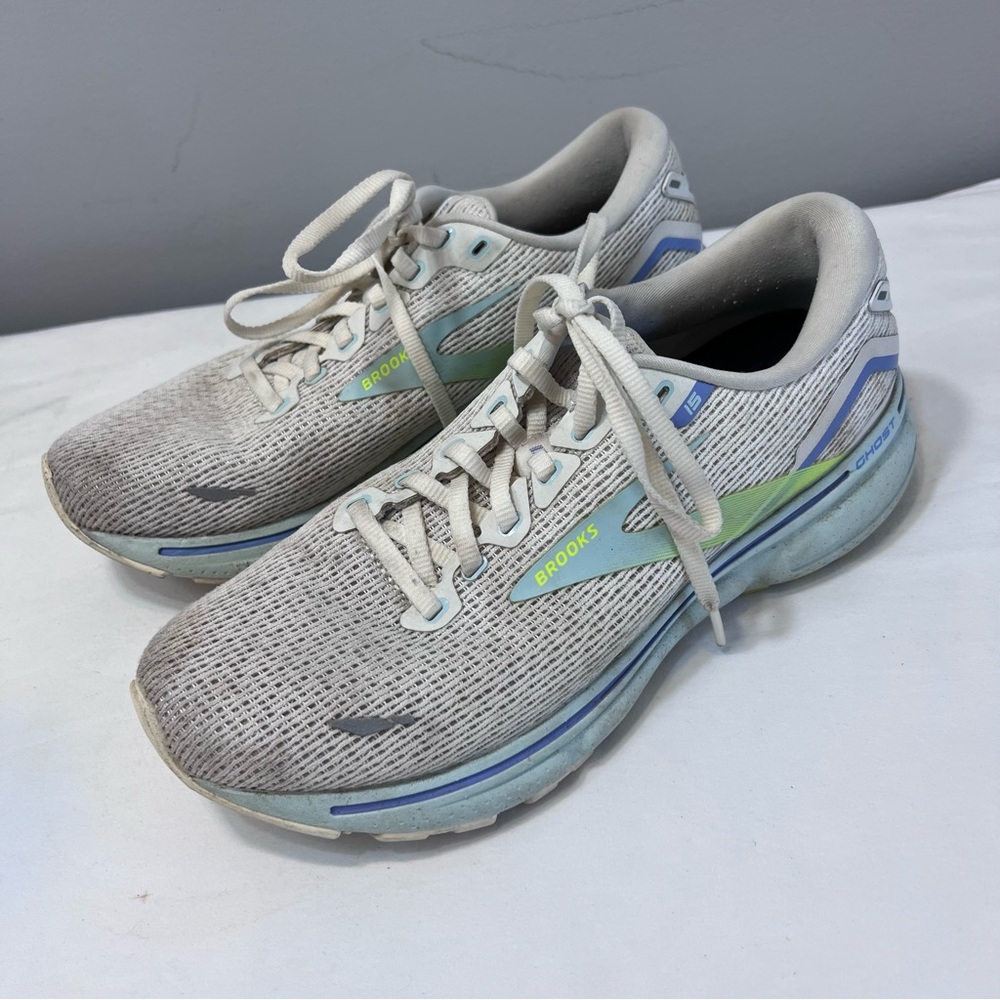 Women's Ghost 15 road running shoes in the Coconut/Skylight/Nightlife size 8.5